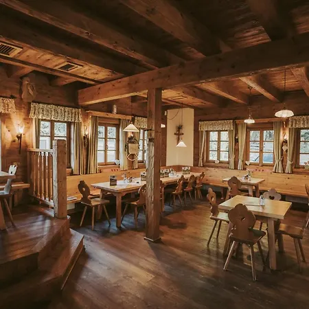 Mein Fast Hotel 4*