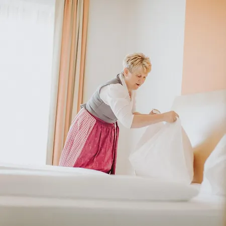 Mein Fast Hotel 4*